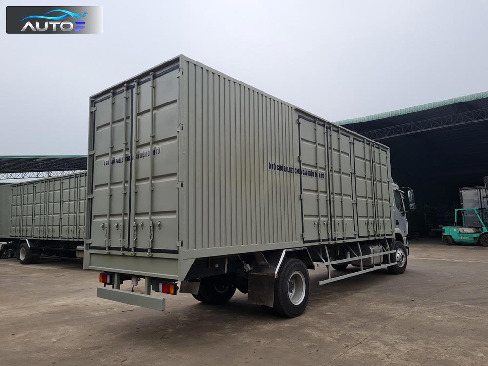 Xe tải Chenglong M3 thùng kín chở pallet 7 tấn dài 8.2m và 9.9m